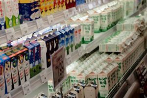 値上げ続く、「ブルガリアヨーグルト」「おいしい牛乳」値上げも 食品19品目売価調査、サラダ油は値下げ価格定着