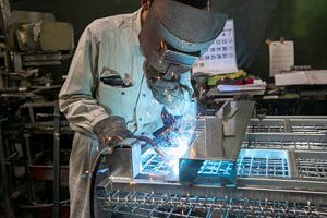 【業界を読む】出所者雇用は企業の採用戦略になり得る 再犯防止と人材不足を同時に解決する現実的選択肢