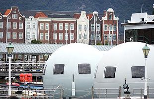 海上で朝日を眺める～ハウステンボスで世界初の水上ホテル