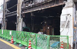 高口ビルの解体工事始まる～柳橋連合市場