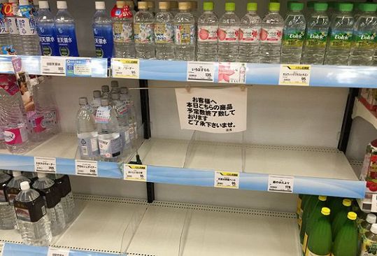 スーパーで水の売り切れ店が続出