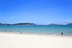中国経済新聞に学ぶ～海南島自由貿易港（前）香港の地位を奪えるか