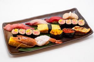 九州初、「超速鮮魚®寿司 羽田市場」が博多地下街にオープン