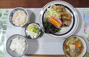 「子ども食堂」に独居高齢者がいっぱい（前）