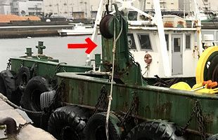 従業員海中転落死の港湾土木工事業者、乗下船に揚錨機を使用