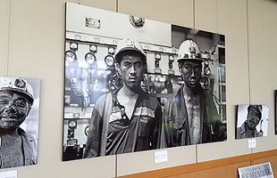 明治日本の産業革命の出発点「高島炭鉱」の記録～鵜沼享写真展