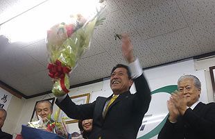 【糸島市長選】再選の月形氏～厚い支持基盤に支えられ