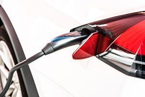 BYDがテスラを逆転、日本の自動車業界に与える衝撃