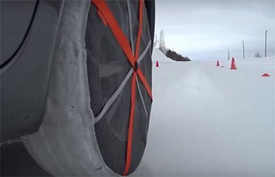 JAF、雪道での制動距離を検証～走れても止まれないノーマルタイヤ