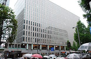 大型ビルJRJP博多ビル開業も空室率は低下傾向続く～三鬼商事