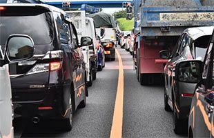 九州自動車道で渋滞が発生