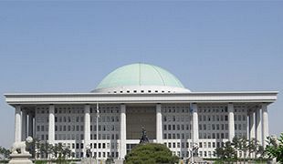 日韓の熱い夏～韓国に「NO」を突きつけた安倍政権　21世紀のトレンドを決する攻防戦に（前）