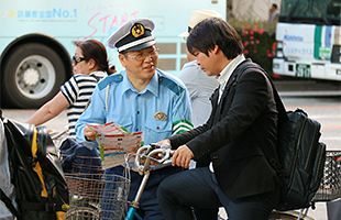 自転車の安全運転を街頭PR～博多警察署