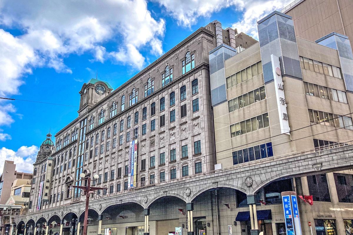 山形屋商事を吸収合併　山形屋、資産売却で債務超過脱却