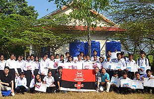 カンボジア視察レポート（前）～「トゥールポンローみおつくし中学校」卒業証書授与式
