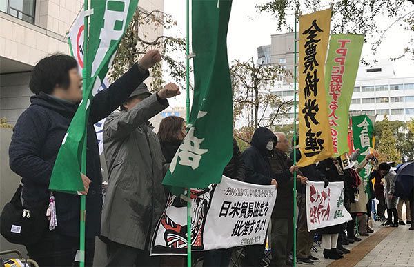 「亡国の政治は許さない」、国会前で市民30人が日米貿易協定に反対