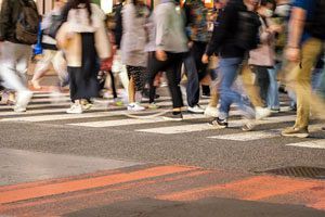 24年の総人口は1億2,380万人で過去最大減 九州は1,248万人