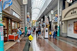 上川端商店街が「インバウンド向け食堂街」へと変貌