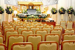 葬儀件数は増え、お別れ会も続くが…、葬儀場は痛し痒し