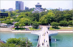 小倉都心部で外国人観光客向けループバスの実証運行を開始～北九州市と国土交通省九州運輸局