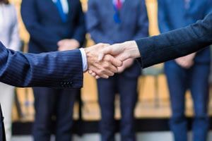 福岡県信組と県庁信組が対等合併へ　27年2月