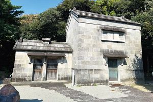 明治からの石造建築が残る新島