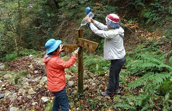 『脊振の自然に魅せられて』「道標整備登山」（前）