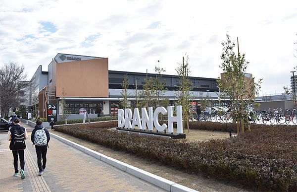 パピヨンプラザ跡地で、複合商業施設「ブランチ博多パピヨンガーデン」が開業