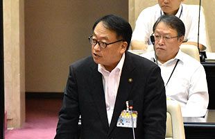 太宰府市長辞職を否定、議会側と全面対決へ