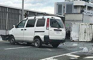 福岡都市高速千代出口で交通事故発生