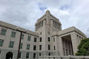 暫定予算午後成立へ～高市官邸と野党との板挟みの参院自民への期待感