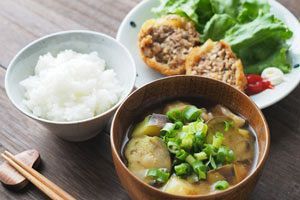 世界が注目する日本の“腹八分”食事法の効能
