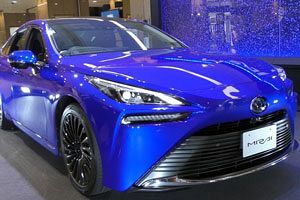 水素で走る究極のエコカー・トヨタ「新型MIRAI」！発売前の先行展示会を天神ライオン広場で開催！