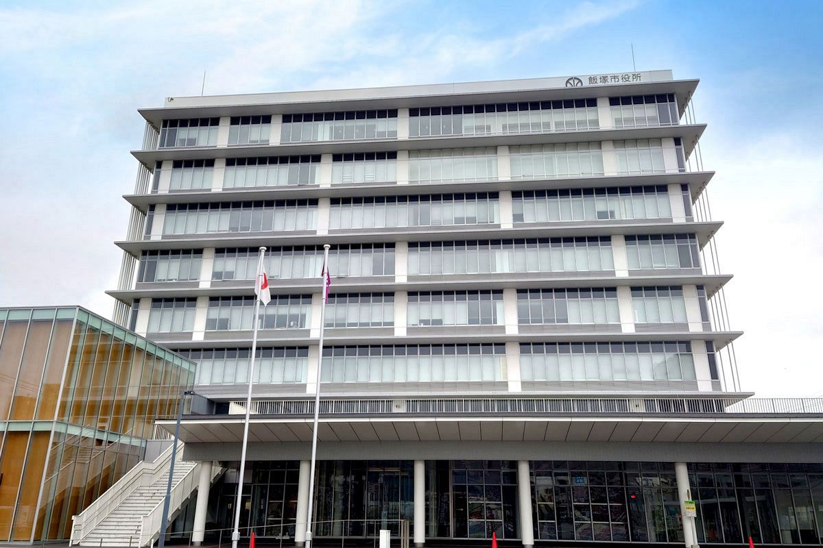 飯塚市、旧第1体育館跡地を「最低1円」で売却へ～住宅を主用途に一体開発、建物解体も買受人負担