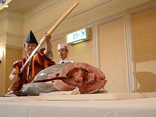 マグロ解体ショーに大興奮、オームタガーデン１周年大感謝祭