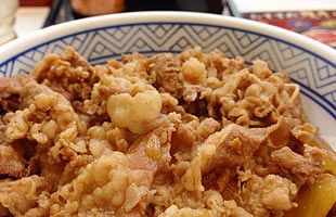 牛丼タダで大混乱のスーパーフライデー、継続も一部修正