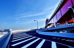 【熊本地震最前線レポート】（１）交通に乱れ～ＪＲ九州、高速道路、熊本空港