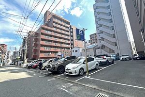 クレ・コーポレーション、東比恵駅10分の駐車場を取得