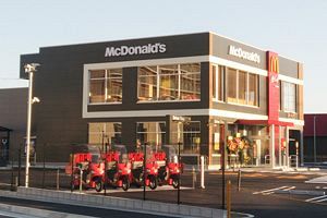 マクドナルド九大学研都市店オープン、子どもが遊べるプレイランド併設