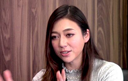 レーシングドライバー・塚本奈々美さんが語るメガスーパーカーの魅力