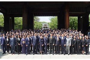 参政党の国会・地方議員　日本の主権回復の日に靖国神社に集団参拝