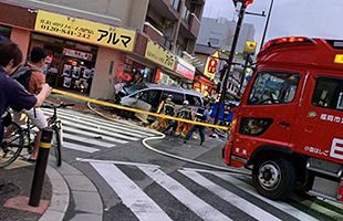 福岡拘置所そばで自動車事故