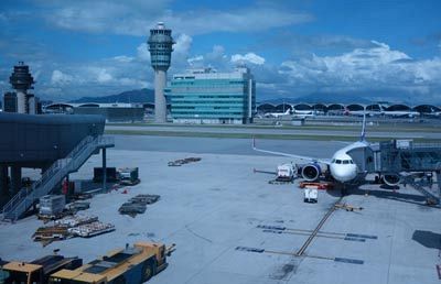 香港国際空港、大規模ストの影響で約200便欠航の見通し～空港と本島を結ぶ鉄道も中断