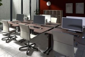 【業界を読む】法人PC調達、「所有」から「利用」へ 価格高騰と人材難が迫る調達モデルの転換