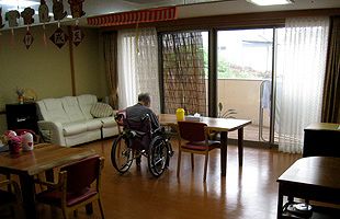 川崎老人ホーム転落殺人事件（６）～介護職員の光と影