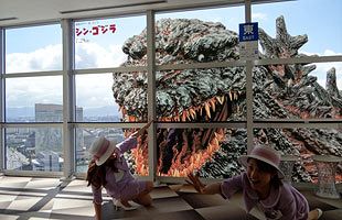 福岡タワー危うし！～24年ぶりにゴジラに破壊される？