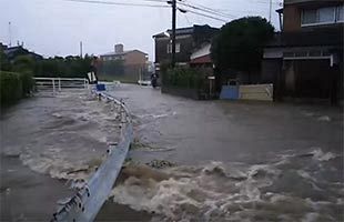 【動画ニュース】うきは市吉井町、道路冠水の様子