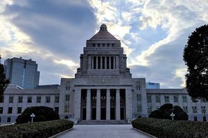 「一番信頼されていない国会議員」が憲法をいじる悲劇