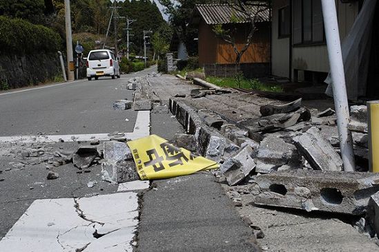 【熊本地震最前線レポート】（38）～16日　南阿蘇村の惨状（２）道路の隆起、陥没が多発
