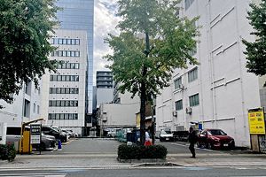 伸斉、大名の駐車場をカシワバラグループに売却